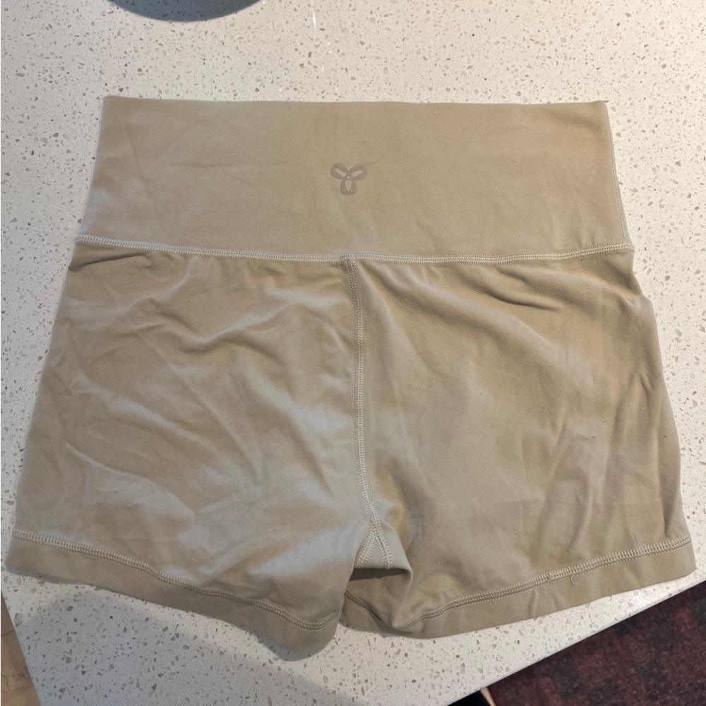 TNA Butter Shorts - Picture 4 of 4